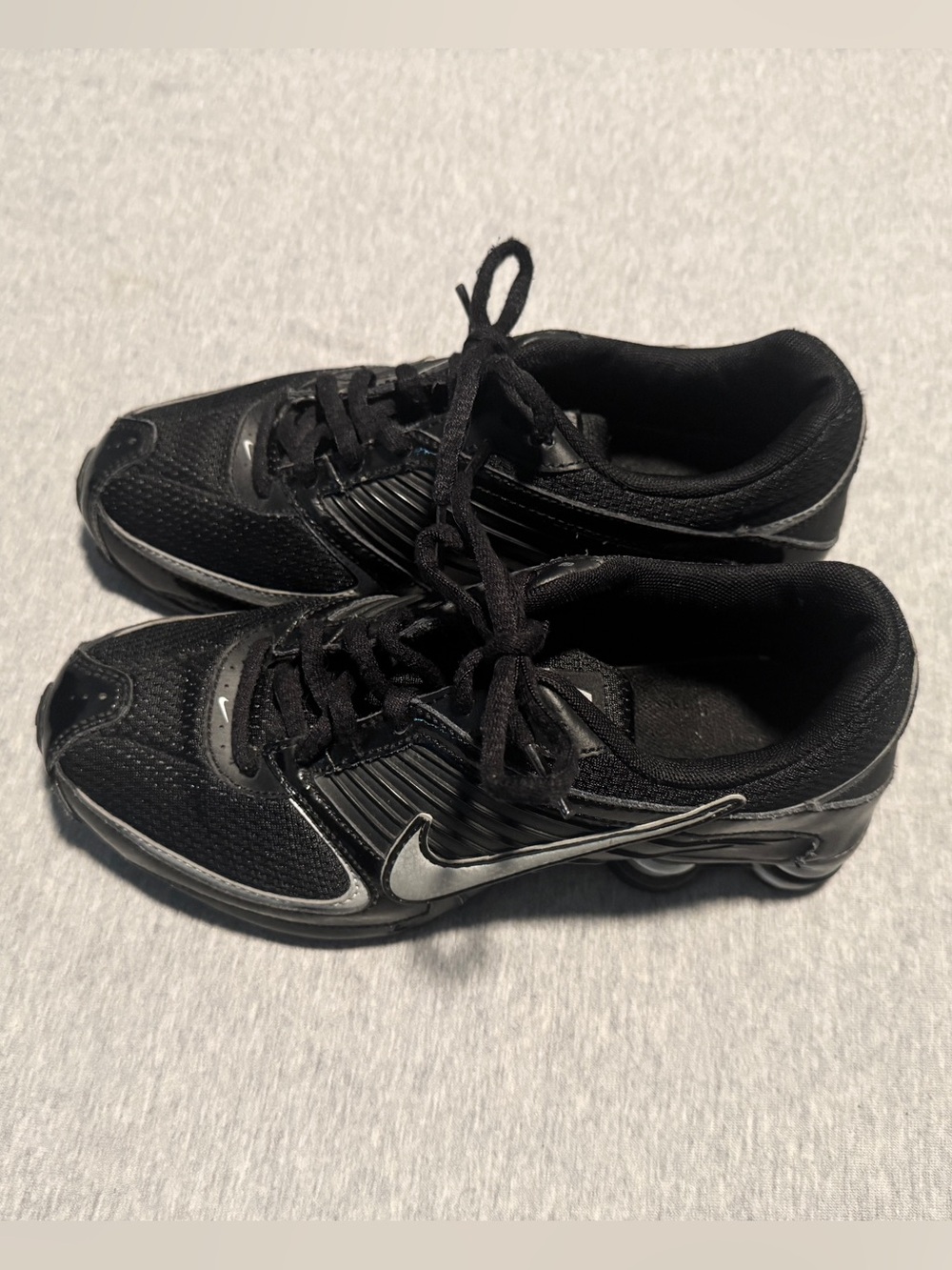Nike Turbo 8 Black Sneakers with Silver Swoosh 5Y